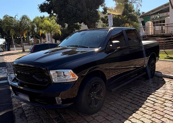 RAM CLASSIC 5.7 V8 GASOLINA LARAMIE NIGHT EDITION CD 4X4 AUTOMÁTICO RAM CLASSIC 5.7 V8 GASOLINA LARAMIE NIGHT EDITION CD 4X4 AUTOMÁTICO